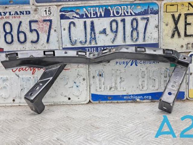 Левый кронштейн переднего бампера 71145TG7A00 HONDA