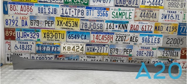 Накладка (молдинг) порога наружная правая 768505SA0H NISSAN