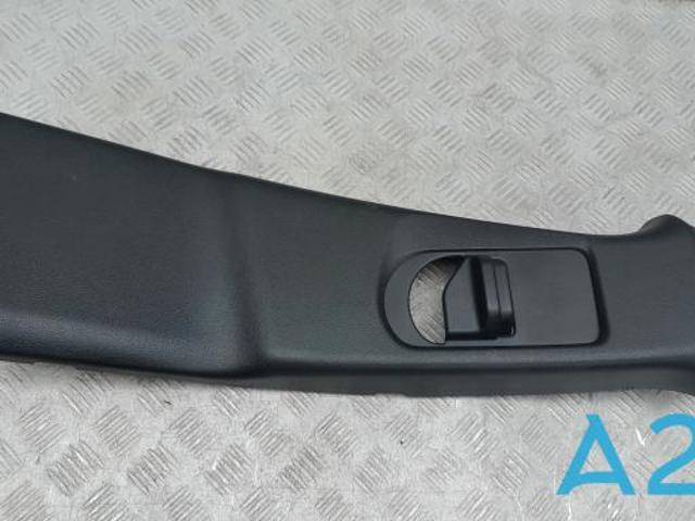 Обшивка стойки кузова внутренняя, средняя правая 769135DA1B NISSAN