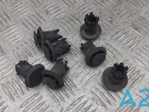 Пистон (клип) крепления накладок порогов 7692347010 TOYOTA