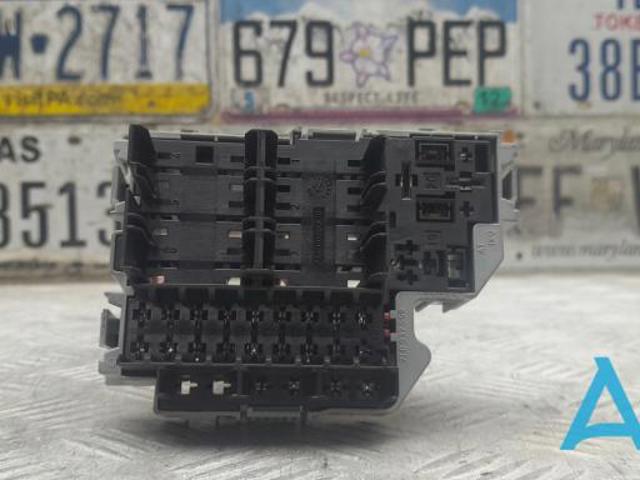 Блок реле и предохранителей 7L0937559 VAG