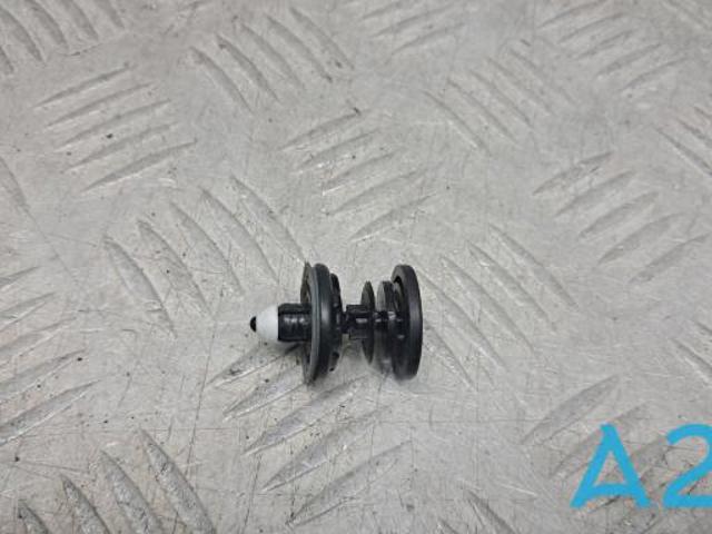 7L6868243 VAG Пистон (клип) крепления обшивки двери купить в Павлоград