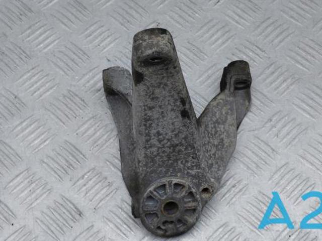 Кронштейн подушки (опоры) двигателя, правой 7L8199308F VAG