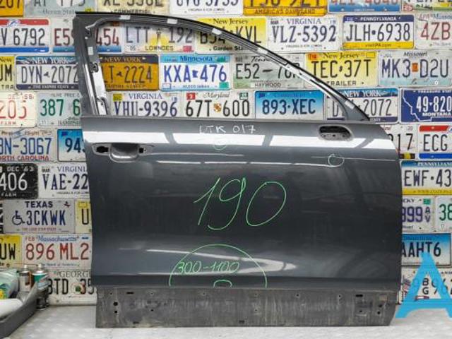 Пассажирская передняя дверь 7P0831056 VAG
