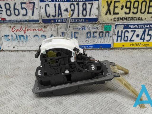 Рычаг переключения передач 7P1713105 VAG