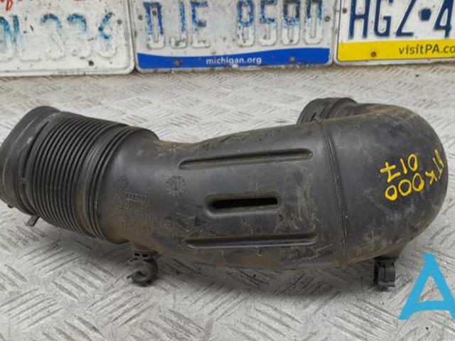 VAG 7P6129684B Патрубок воздушный, выход воздушного фильтра в наличии Черновцы
