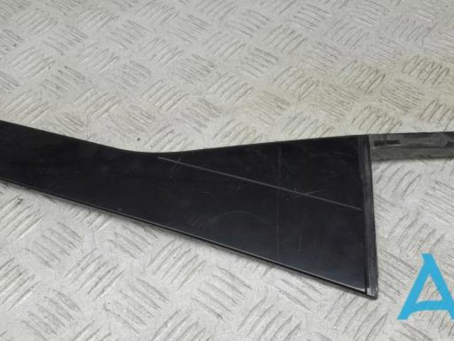 Накладка задней двери, правой, вертикальная 7P6839904C041 VAG