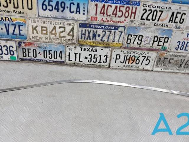 Молдинг опускного стекла нижний, двери передней, правой 802826RA0A NISSAN