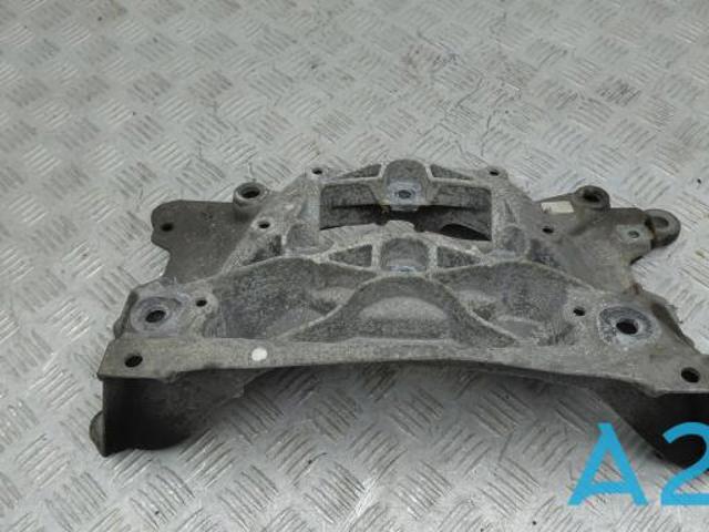 Балка крепления коробки передач 80A399262BA VAG