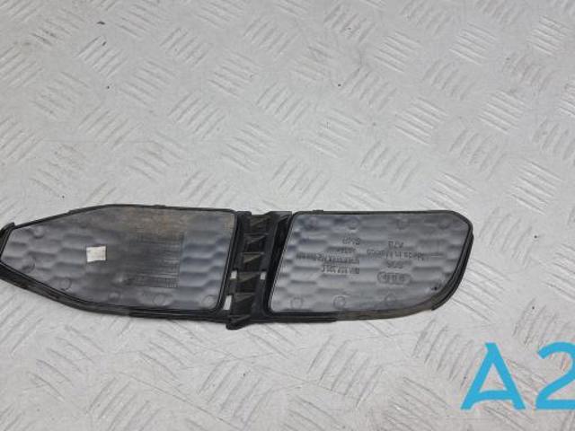 Крепление бамера правое 80A807320B VAG