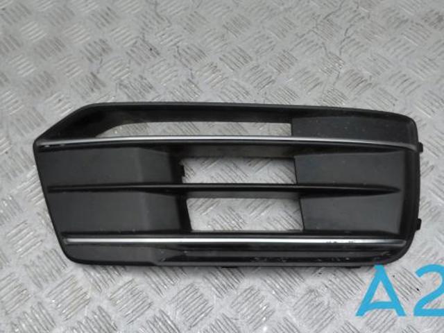 Решетка переднего бампера, правая 80A807680AB9B9 VAG