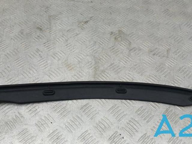 Резинка под капот 80A823125 VAG