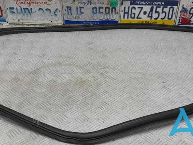 80A833721A VAG Уплотнитель двери задней (на кузове) купить в Харьков