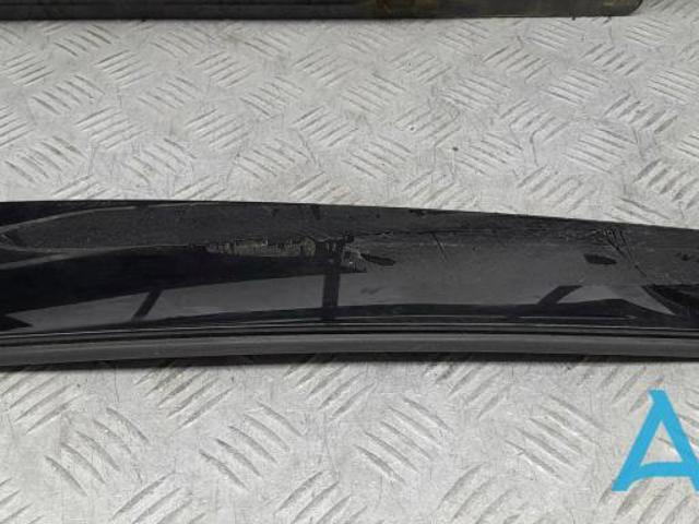 Накладка задней двери, правой, вертикальная 80A839902A5FQ VAG