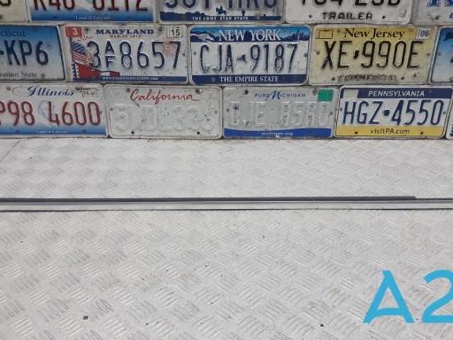 Уплотнитель стекла передней двери правой внешний 80A853284D3Q7 VAG