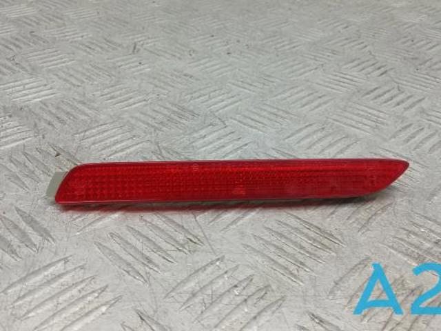Левый катафот заднего бампера 8192048012 TOYOTA