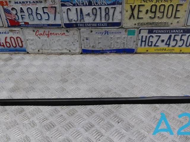 Молдинг опускного стекла нижний, двери передней, левой 82210G5000 HYUNDAI