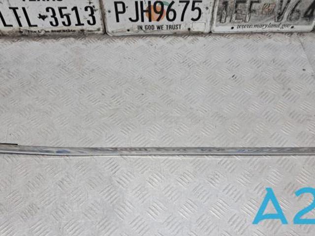 Молдинг опускного стекла нижний, двери задней, правой 822826RA0A NISSAN