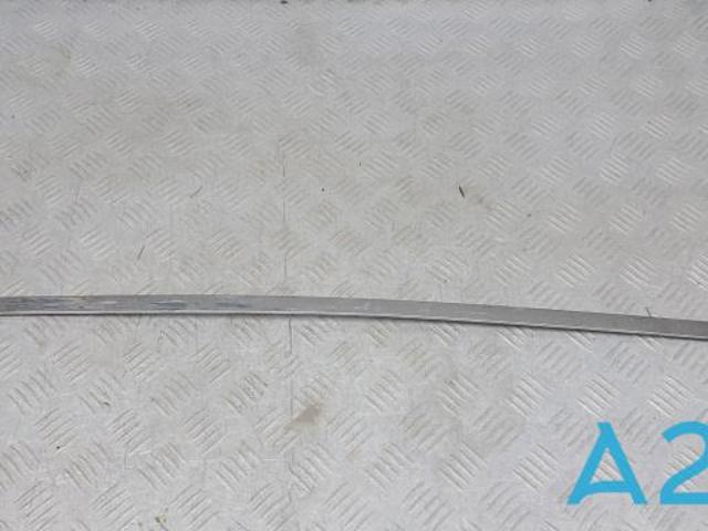 Молдинг опускного стекла нижний, двери задней, левой 822836RA0A NISSAN