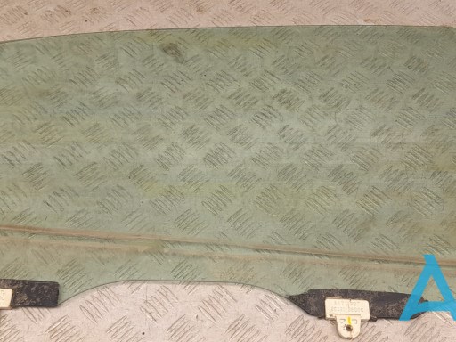 Стекло задней двери, правой 823003SG0A NISSAN