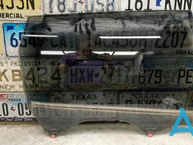 Стекло задней правой двери 823005AA0A NISSAN