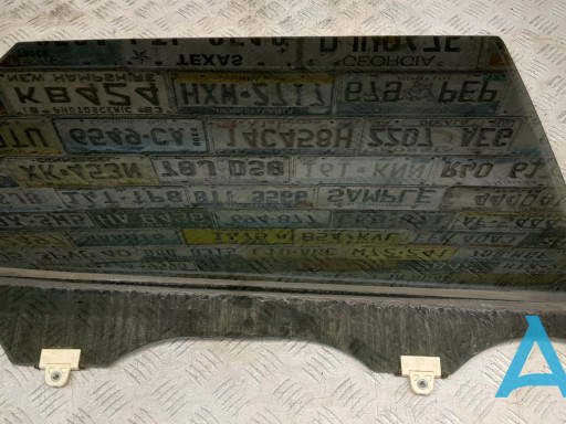 Стекло задней двери, правой 823005HA0B NISSAN