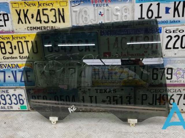 Стекло задней правой двери 823005NA2A NISSAN