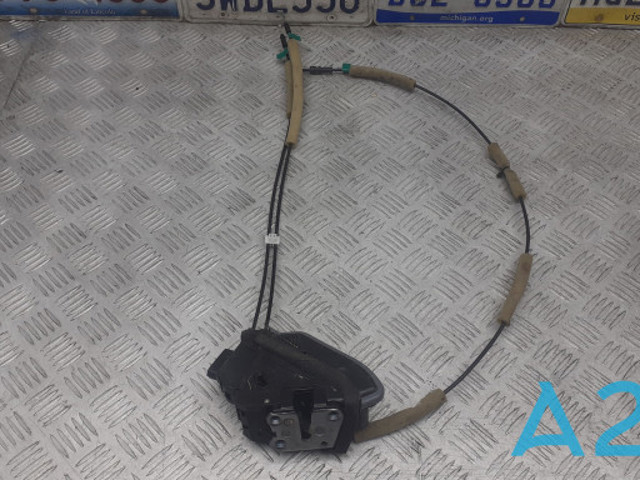 Замок двери задней правой 825003JA0A NISSAN