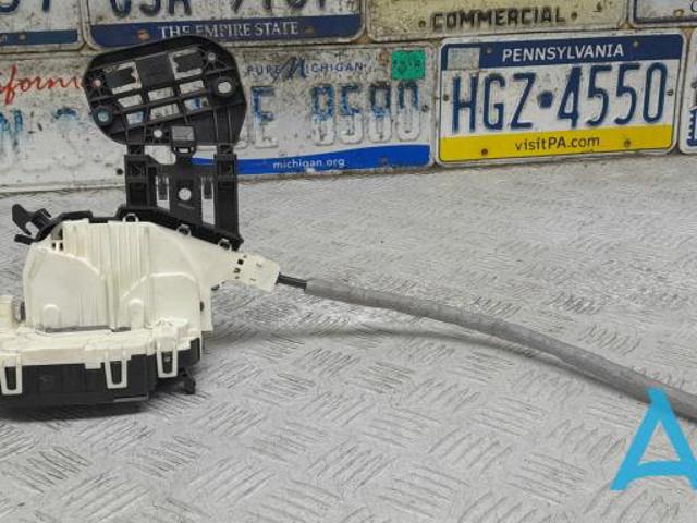 Замок задней двери, правой 825005DC0B NISSAN