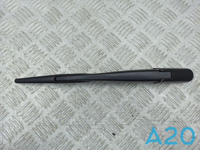 Поводок дворника заднего стекла 8253A250 MITSUBISHI