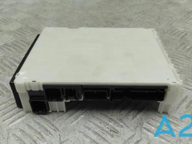 Коробка предохранителей 8273048Q50 TOYOTA