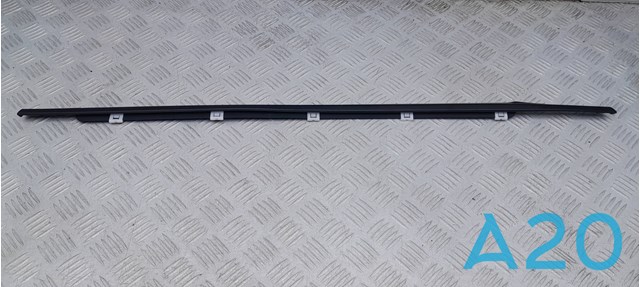 Молдинг опускного стекла двери задней, левой 83210G5000 HYUNDAI