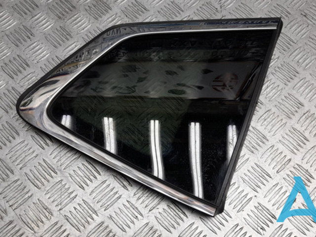 Стекло багажного отсека, правое 833004BA0B NISSAN