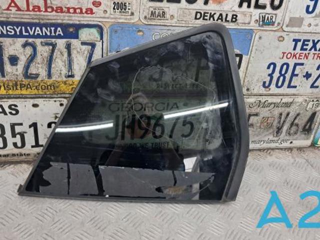 Стекло багажного отсека, левое 833016RR0A NISSAN