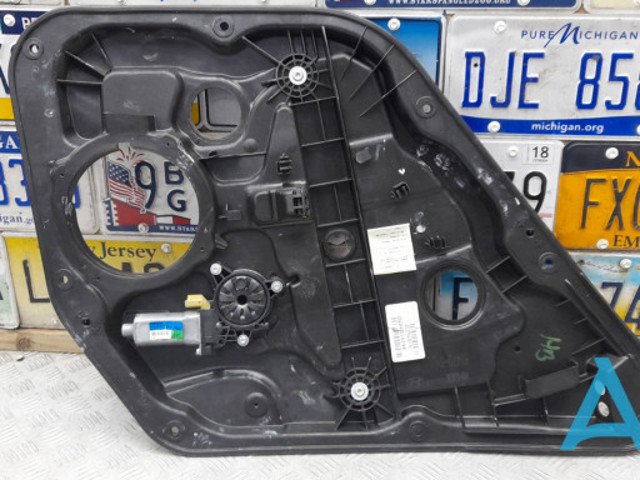 Стеклоподъемник левой задней двери 834713Y000 HYUNDAI