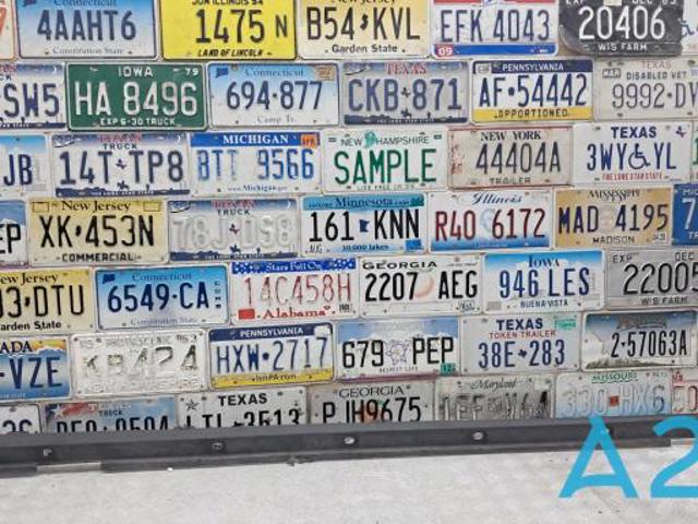 Накладка наружняя (молдинг) порога, правый 83A8538909B9 VAG