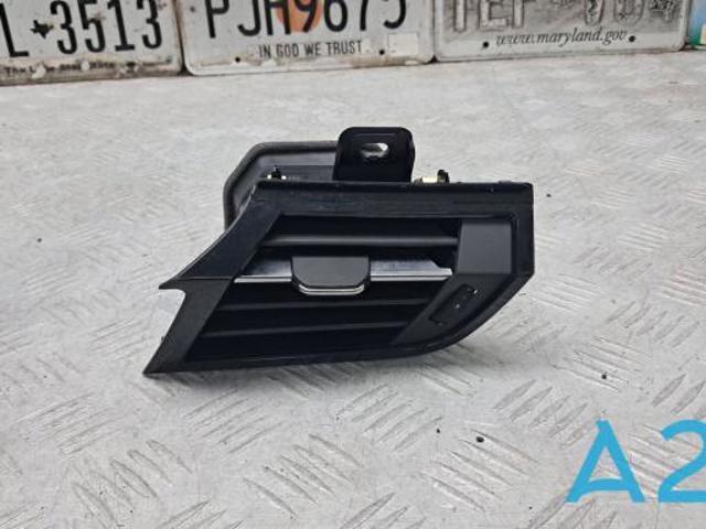 Решетка воздуховода левая 83B8209016PS VAG