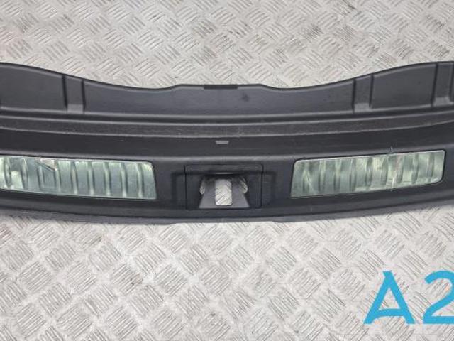 Облицовка задней панели багажника 849925DK0A NISSAN