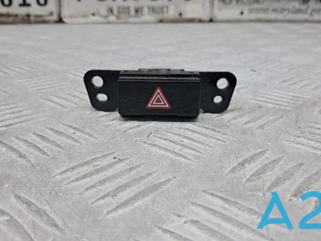 Кнопка включения аварийной сигнализации 8610A231 MITSUBISHI