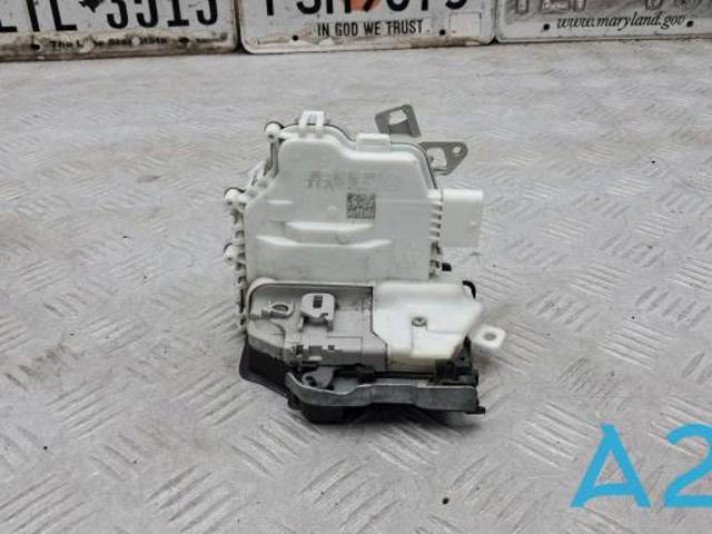 Замок передней пассажирской двери 8J1837016F VAG