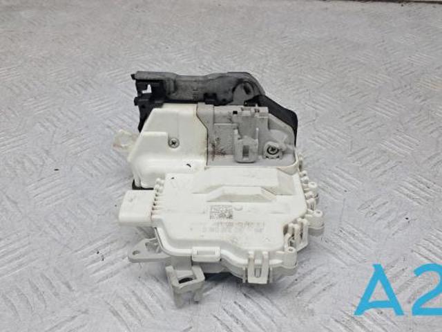 Замок двери задней правой 8K0839016D PORSCHE