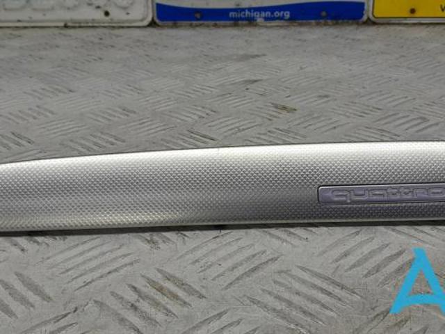 Молдинг (накладка) приборной панели "торпедо", правый 8K1853190AEAR8 VAG