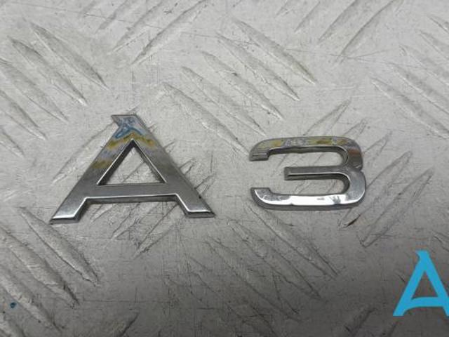 Фирменный значок 8P08537412ZZ VAG