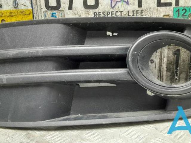 Заглушка под противотуманные фары, левая 8R0807681A01C VAG