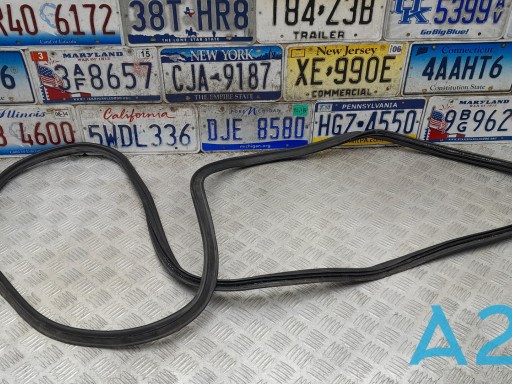Уплотнитель крышки багажника 8R0827705E VAG