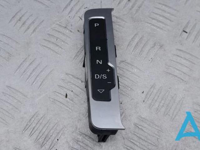 Накладка консоли рычага переключения передач АКПП 8R17134633Q7 VAG