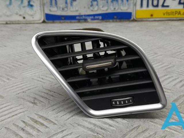 Решетка воздуховода правая 8T1820902GWVF VAG