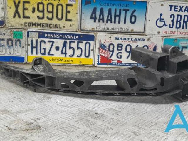 Кронштейн-адаптер крепления фары передней, левой 8U0805607A VAG