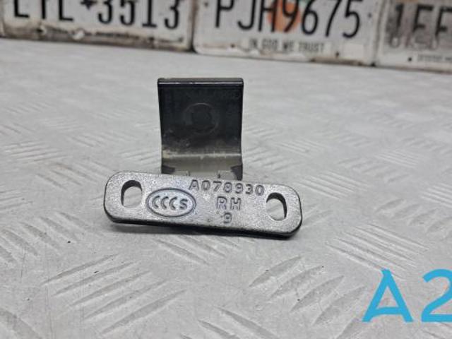 8U0827300D VAG Петля задней двери купить в Чернигов