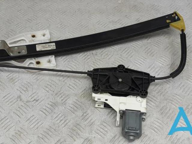 Стеклоподъемник левой задней двери 8U0839461 VAG